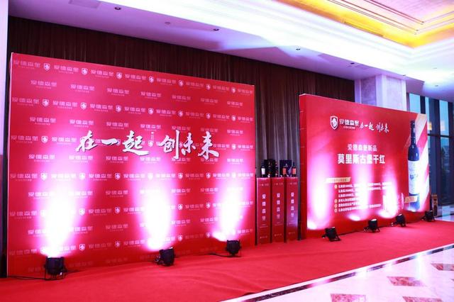 ����һ������(chu��ng)δ�����۵�ɭ��ʮ����c���߼t����Ʒ�l(f��)����ȡ�ÈA�M��Ļ