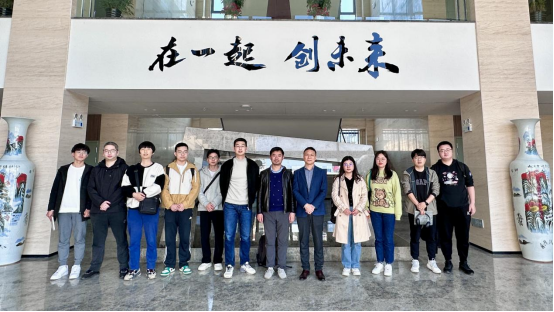 ��ʿ�M�F(tu��n)��۵�ɭ���^Ħ�̌W(xu��)